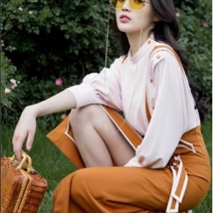 宜家女主角FullfiveP站红人，母系视觉享受，12.4G视频展示身材才艺欲罢不能