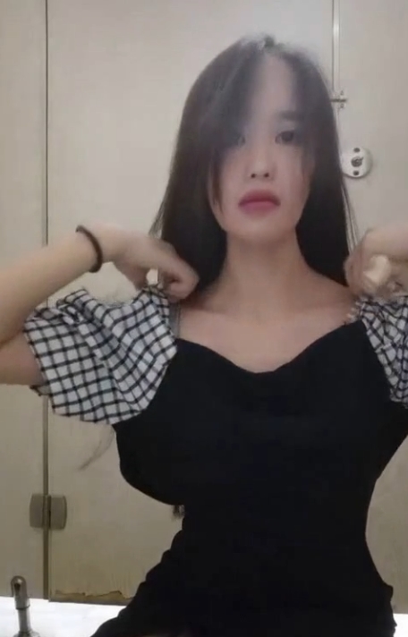 “厕所战神”推出15.6G视频合集“雪儿粉”,收藏量已达65!