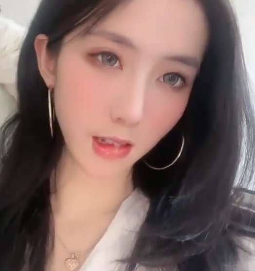 花椒鱼鱼不甜合集:176大长腿,15V一小时版,热舞洗澡放飞自我,靓女神风采