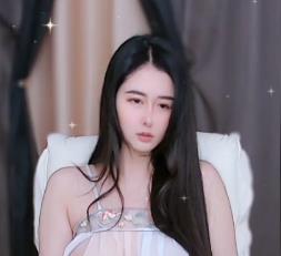 舞还是其他舞蹈，CC都能用她独特的魅力征服观众的心。如果你也想欣赏CC的舞蹈，就赶紧观看这些精彩的视频吧！不要错过这个高价定制的舞蹈盛宴，让你沉浸在舞蹈的海洋中，尽情享受CC带来的视觉盛宴！