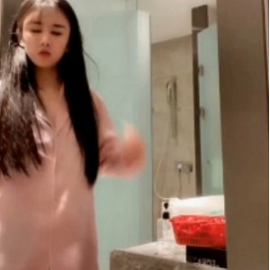 反差美女主播被封号大揭秘！116V视频总大小2.13G，百度盘独家分享