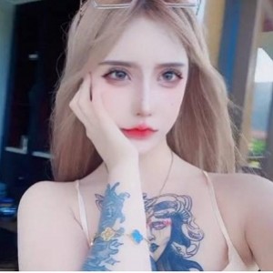 抖音网红金伊娜：吃瓜视频大放送！