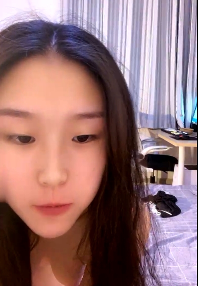 拜金美女小芸首秀：金钱诱惑下的玩物少女实感表演