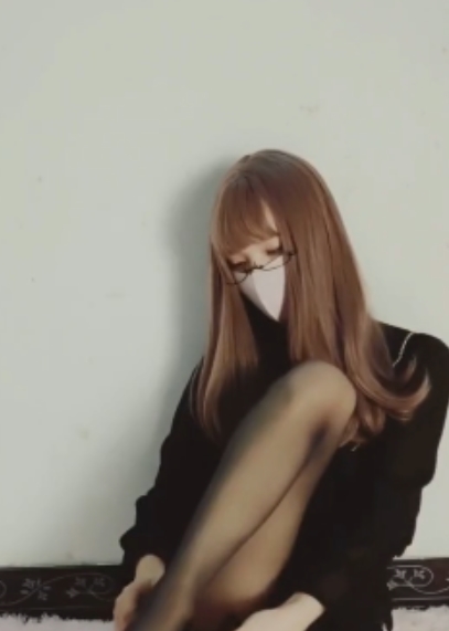 SJinWanXuan在视频中所传达的情感。无论是孤独还是快乐，他都用视频记录下来，让人感受到他的真实与坦诚。TSJinWanXuan19993.6G合集，不仅是一份珍贵的收藏，更是一段与TSJinWanXuan共同成长的回忆。快来下载这个合集，一起感受TSJinWanXuan带给你的独特魅力吧！