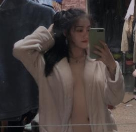 圈-吴x晶合集”视频集合是一部充满活力和青春气息的作品,让观众感受到了青春的美好和阳光的温暖。观看这些视频,不仅可以欣赏到吴晶的高颜值,还可以感受到她的真诚和可爱,让人不禁为之心动。