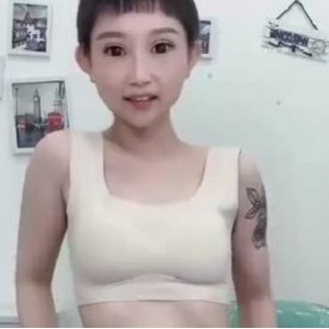 自娱自乐定制短视频秀：月亮道具车衣，别具一格