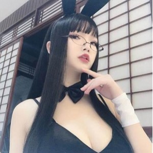 雪晴嘟嘟：神仙颜值美腿车灯精，54万粉丝狂热追捧