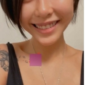 Onlyfans百变美少女何麦枒：爱笑的冷酷与楚楚动人的魔鬼级别