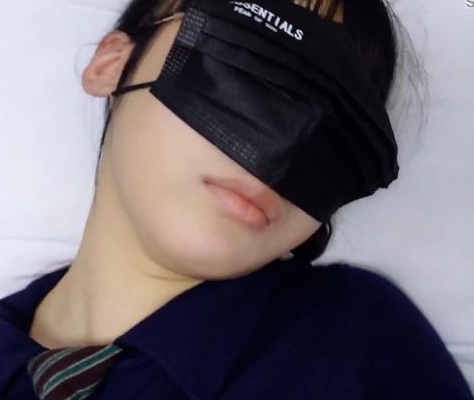 私房老虎菜系列：眼镜娘被灌醉玩了一夜