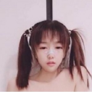 嫩妹双马尾尺度秀