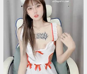 超级重磅stripchat绝美TOYOTA：颜值高的妹子和大哥的最爱，bao鱼2V1G