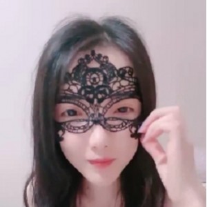 小姐姐与朋友舌吻！透视装白丝袜，跳跳糖给朋友嘴艺[1V+109MB][百度盘]