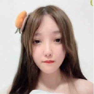 美女诱惑：yin zhi揉搓大白胸前软肉，1V874MB百度盘转载