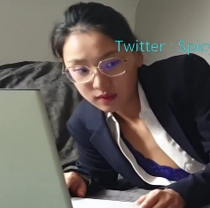 留学生刘玥思穿着服装玩穴，精选乖乖女美妙境界1V1，1.07GB百度盘