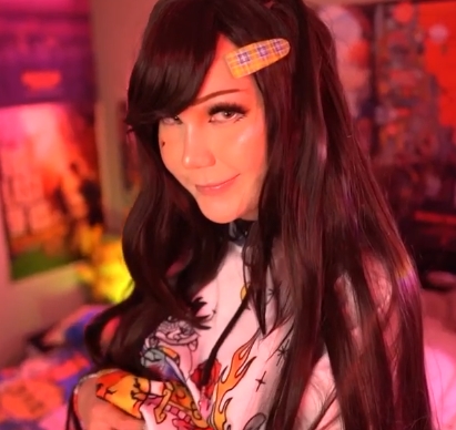 《Blondelashes19的TS合集:梦幻般的容颜,热情活力的舞蹈动作》