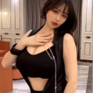 斗鱼精选颜值主播炮架小九：自信洒脱、性感漂亮、精彩表演