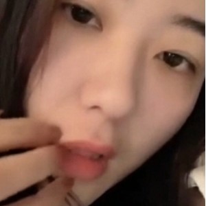 《陕西极品女友夏儿与渣男男友的真实爱情视频：令人发挥想象力的给力火花！》