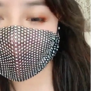 精选女主播：大学生{{杜撰一个姓名}}，勇敢追求梦想，活出精彩人生