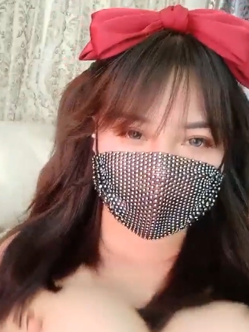 精选女主播:大学生{{杜撰一个姓名}},勇敢追求梦想,活出精彩人生