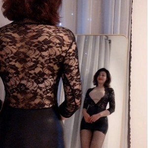 快手网红三部曲：梅子、哲妹儿、锦缎ZZ，展示自信魅力