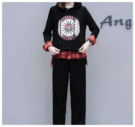 《2021年：罗伯特、波莉安娜、梅尔、鲍比、狗斯波特、艾米和男生联合抗击飓风席卷而来的恶魔和怪物》