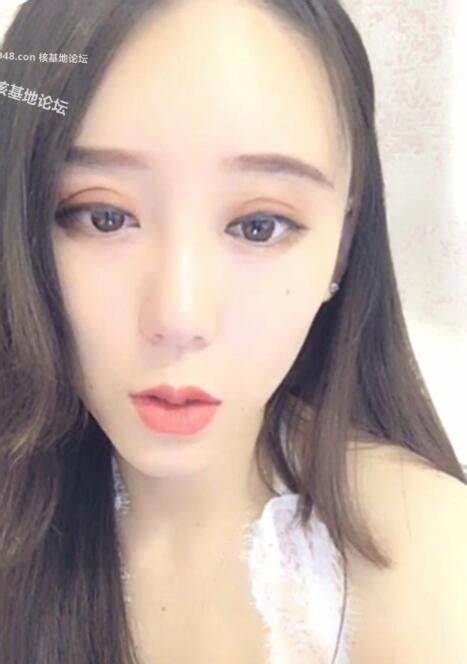 艾薇儿Baby美貌与智慧结合，神曲Innocent带你进入梦幻世界