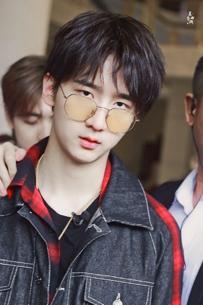 《异变暴龙(2022):解开谜团,拯救世界》