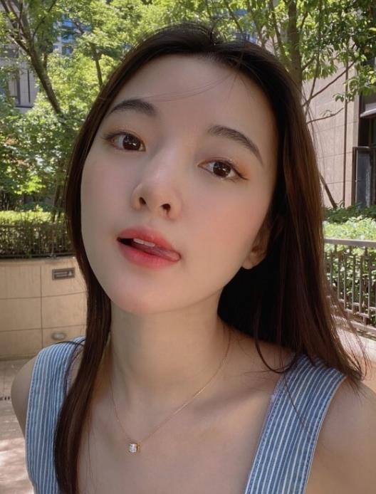 虎牙校花系列：宅男经典绝版，欲女攻势大学女神噼里啪啦，激烈叫声绝对让你酥麻！