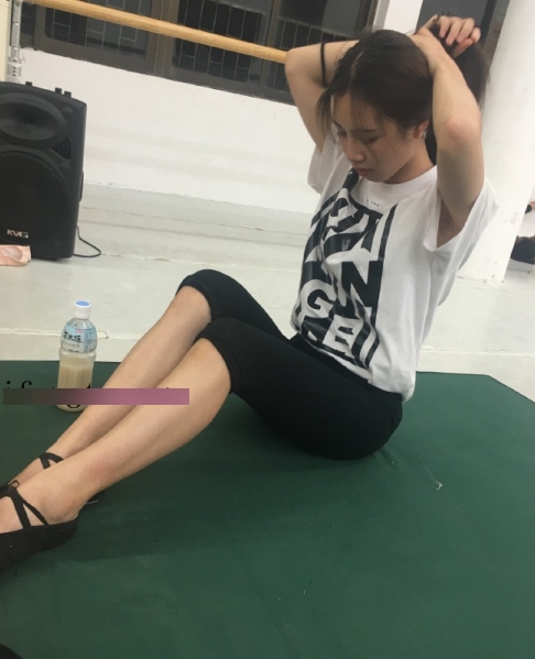 某推超火华裔大学萌妹清纯合集:纯情小白兔妩媚狐狸精,76v11.2G真实自拍
