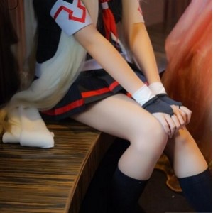 阿木木,一个靠讲睡前故事发家的电台主播。