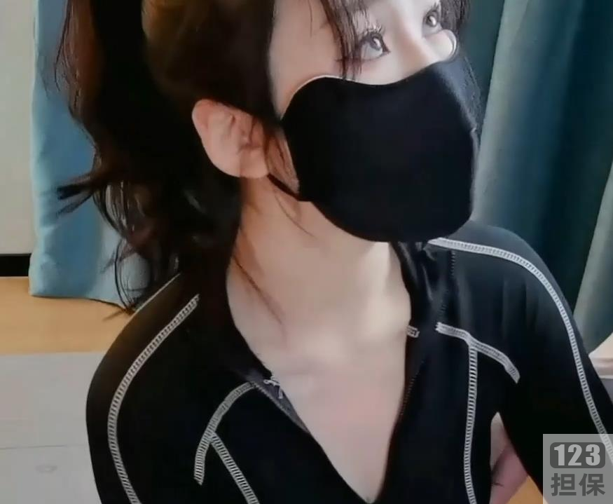 她是一个窈窕身材大长腿的车模女神淑怡,也是我们爱过的糖心传媒。