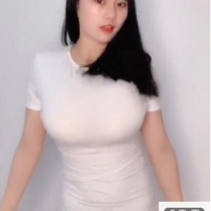 快手上有个视频合集,看完这个视频你会爱上这个可爱的小姐姐。