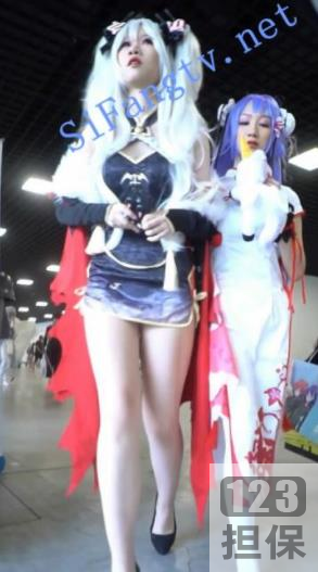 樱花树下,一场大型盛宴正在举行。