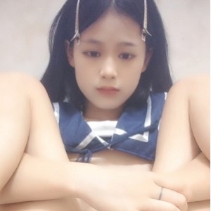 [自行打包] 年轻妹子嫩妹放飞自我表演，道具某处水花狂喷 [V3+3.5G][百度盘]