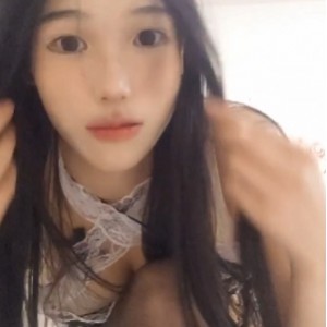 长腿女神机敏植物视频震撼来袭，21个精彩片段总计39.4G，收藏热度高达375次，网友热议不断！