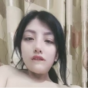 火辣大罩杯女友露弄净某处，765MB视频图片百度盘下载