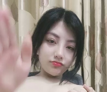 火辣大罩杯女友露弄净某处，765MB视频图片百度盘下载