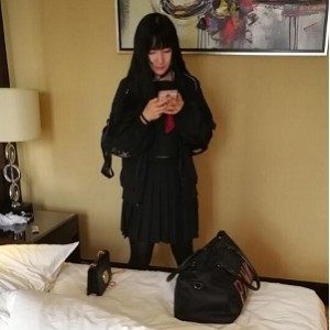 独家真相揭秘B站up主runa酱5000元事件揭秘，老资源补货空间大，交易聊天群里热议