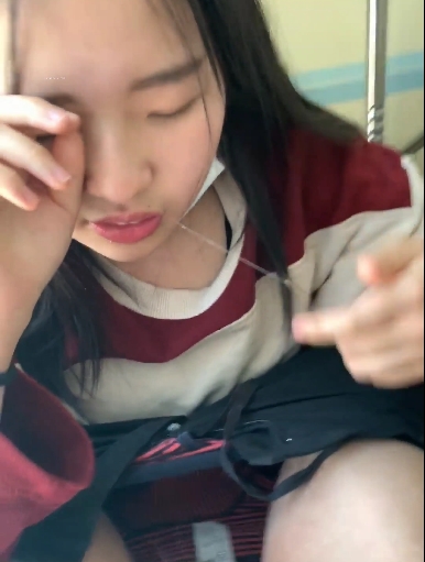 惊艳嘴艺！小美女嘴艺狂吐白沫，1V+488MB视频在百度盘热传