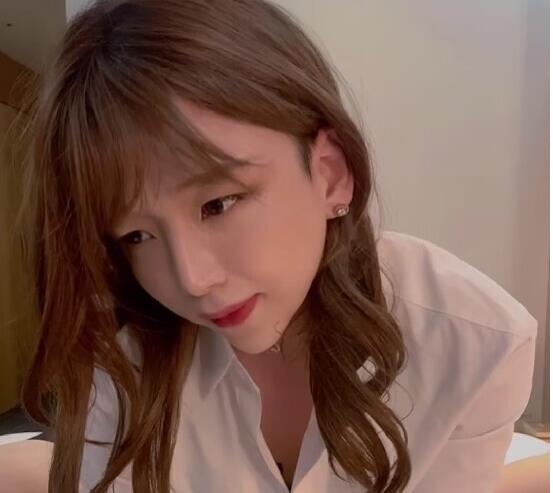 仙女棒舞者TSJIEUN进入凤凰洞，2V333M视频大放异彩
