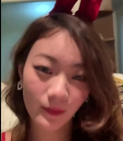 四川妹妹与男友的24V互动视频：独龙舔蛋