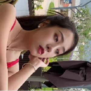 美女红色泳装秀凹凸胖臀美腿，1V9.76G百度云视频