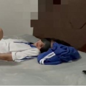 校服学妹自拍资源，时长1小时30分钟，诱人眼罩色香味推荐