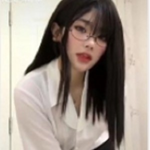 顶级反差婊抖音皮皮虾网红小羊商品时尚网红风格小羊抖音皮皮虾衬衫