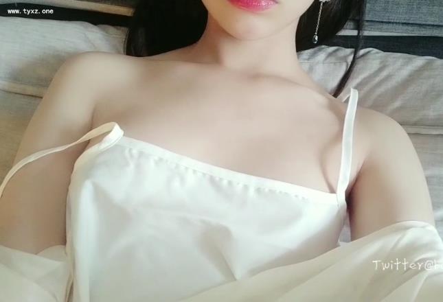 推特超级萌妹子白桃露露在线磨不明液体合集