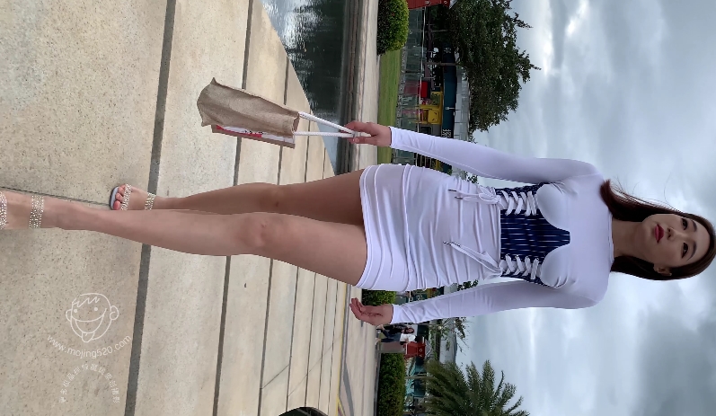 比基尼长腿翘臀美女视频1V/7.55G/百度云