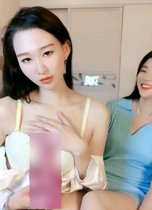 精选尤物女神姐妹花幸福老哥轮流C性感双女舌吻抢着吃小怪兽玩弄位玩弄黑丝美臀百度云精选尤物女神姐妹花的性感表演,轮流C幸福老哥,双女舌吻抢着吃小怪兽,黑丝美臀玩弄位玩弄,百度云资源分享