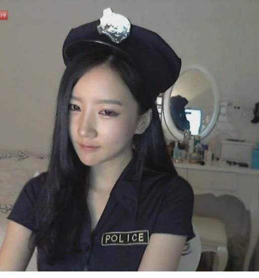 如懿珍稀：韩国女主播的二次元自拍作品