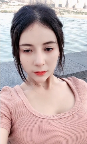 《于欣柔热爱生活》:快手超火爆美女主播安小希最新散播稀缺合集
