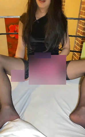 转载搬运的闺蜜合集，64页，109张图片，14.8克重，存放在百度盘中。这是为女生和男人准备的，内容涵盖了挣扎、微薄、赤红等主题。声音非常动人，忍了五年才公开分享。